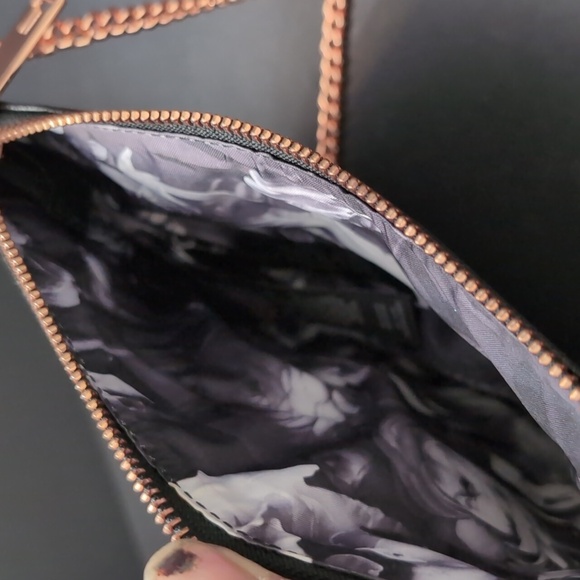 Ted Baker Nara Woman's Black Leather Crosshatch Crossbody/Clutch Bag. - Picture 6 of 11